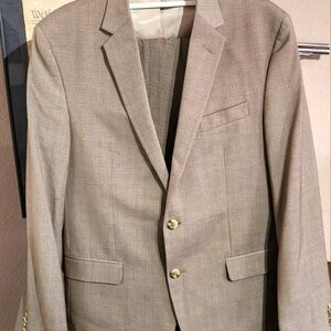 Mens Suit! Size 42 Regular with Pants included!